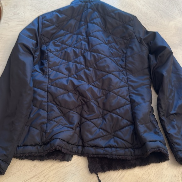 The North Face Black Quilted Jacket - Picture 5 of 5